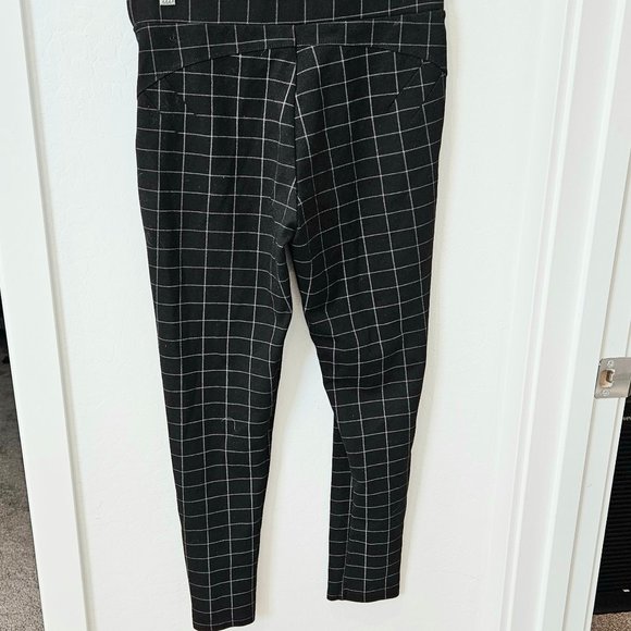 Kay Unger black with white stripes pull on pointe pants, size Medium - Picture 4 of 4